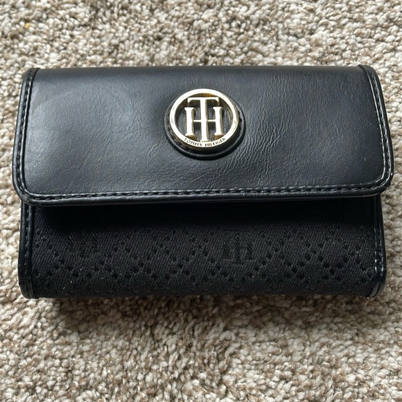 Tommy Hilfiger Mid Size Wallet - Picture 2 of 14
